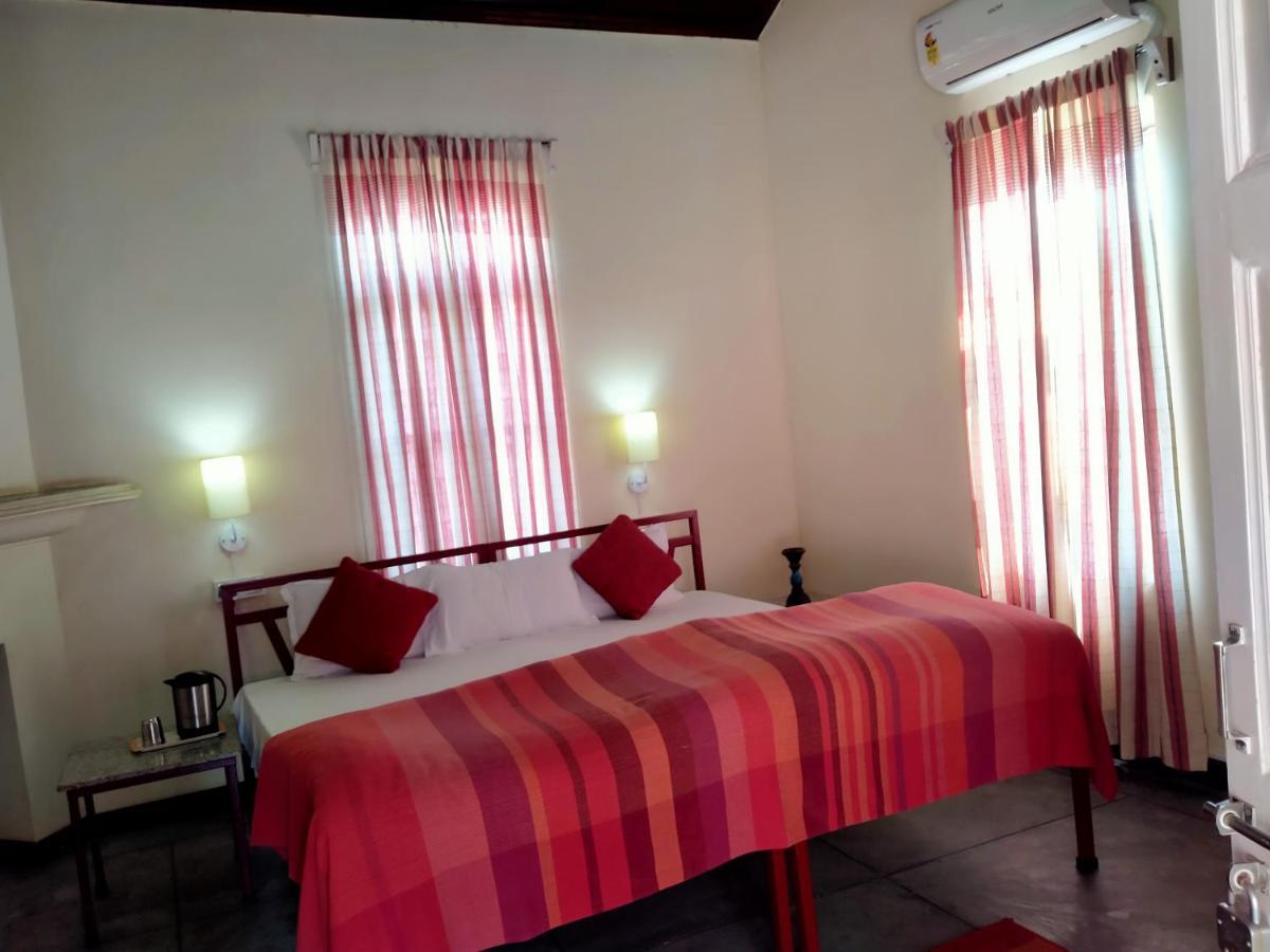 Naurang Yatri Niwas Hotel Garli Kültér fotó