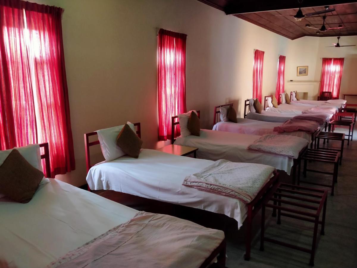 Naurang Yatri Niwas Hotel Garli Kültér fotó