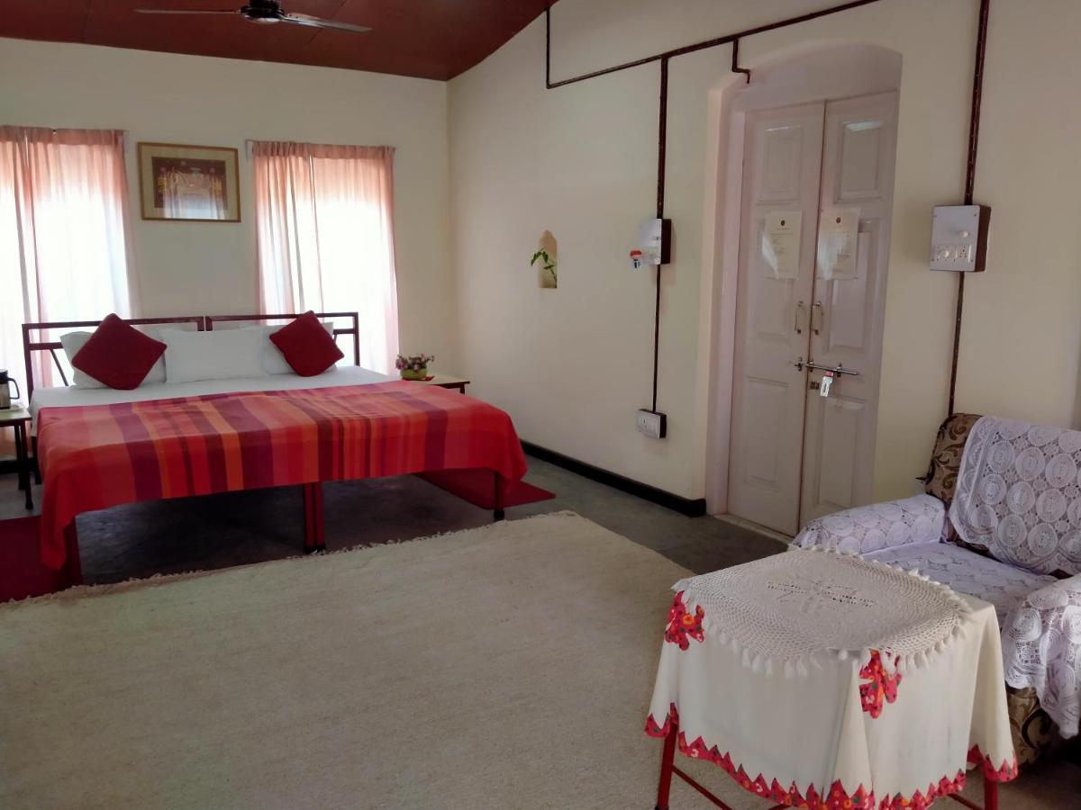 Naurang Yatri Niwas Hotel Garli Kültér fotó