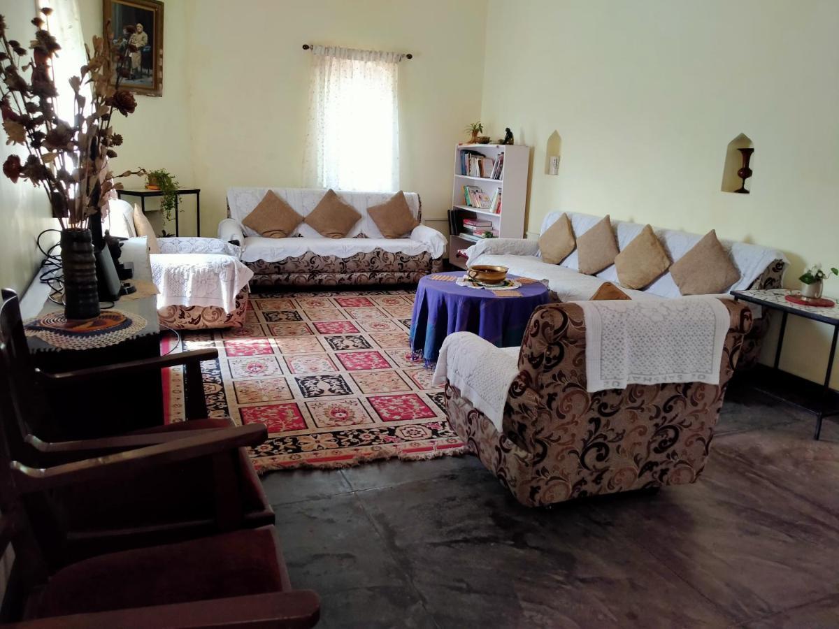 Naurang Yatri Niwas Hotel Garli Kültér fotó