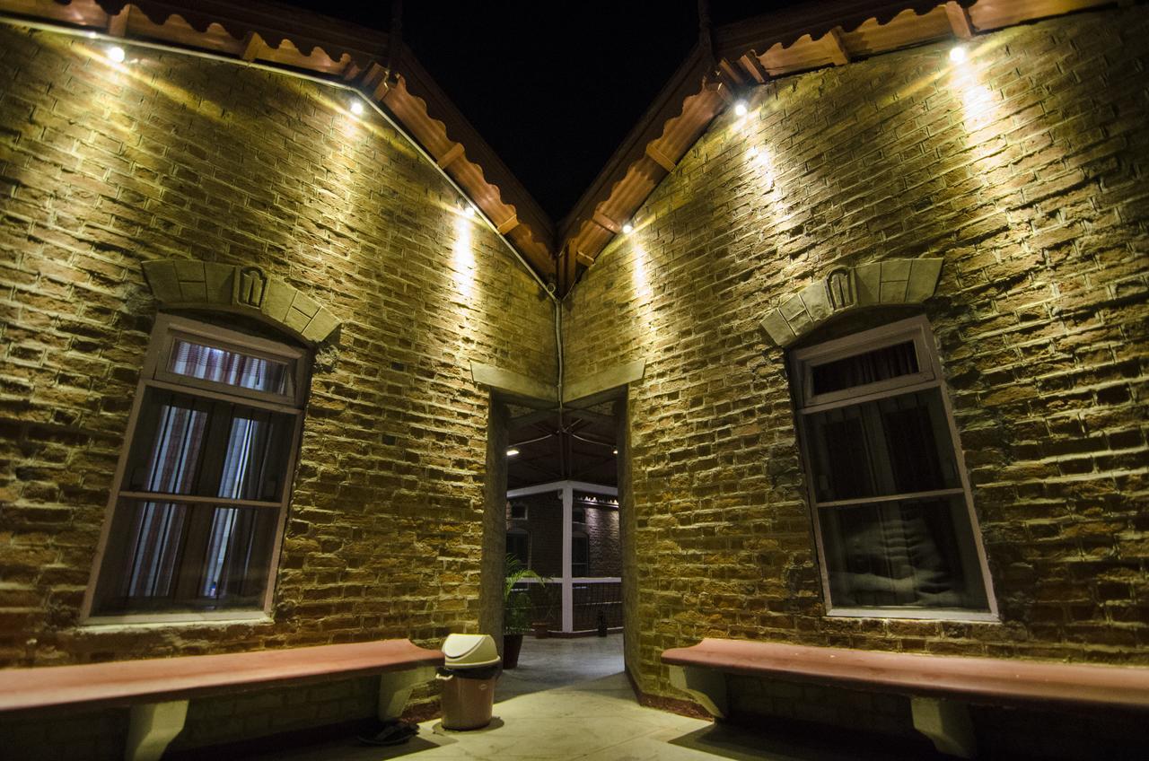 Naurang Yatri Niwas Hotel Garli Kültér fotó