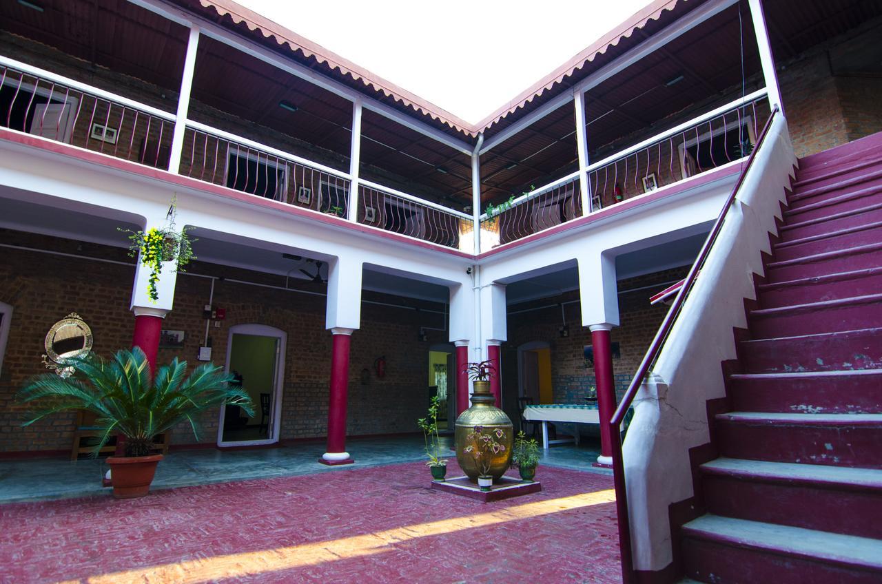 Naurang Yatri Niwas Hotel Garli Kültér fotó